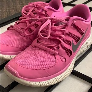 Pink Nike Free Sneakers 🖤